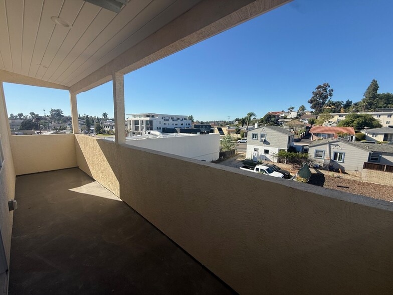 Building Photo - 4860 Palm Ave