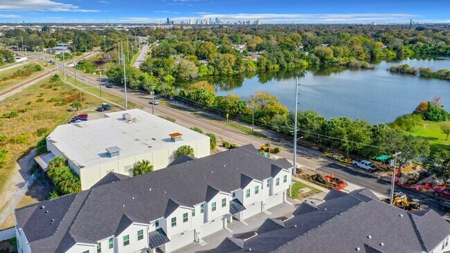 Building Photo - Brand New Constructed Townhouse in South Tampa - Available October 2024