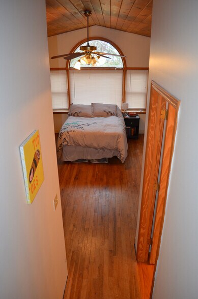 Building Photo - 5681 Fullview Heights Dr