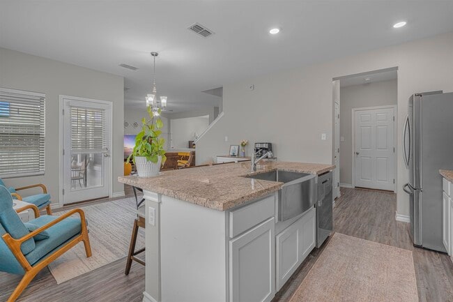 Building Photo - 1506 Sombras Dr