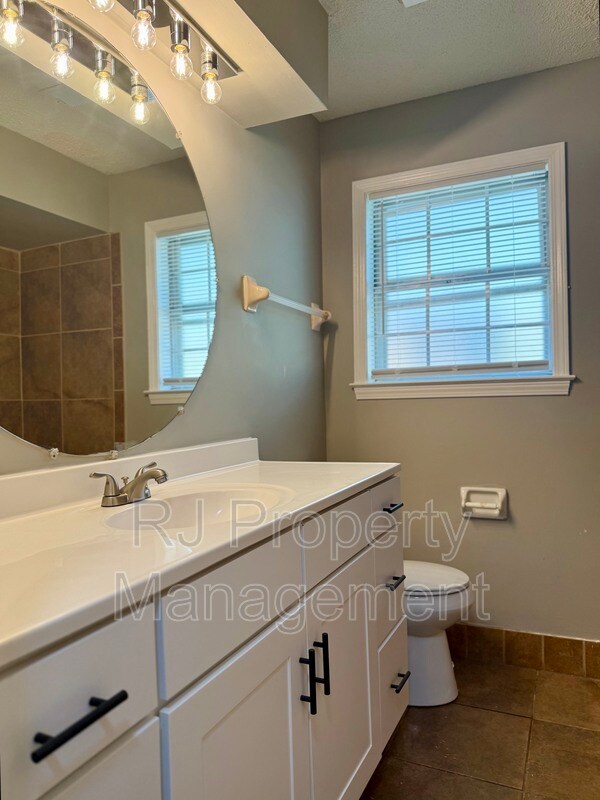 Building Photo - 4521 Stony Point Dr