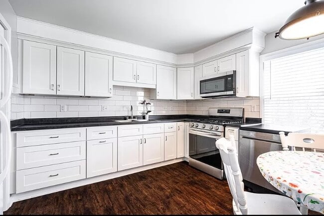 Building Photo - 3742 S 90th St