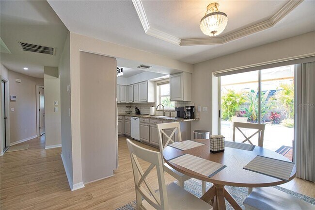 Building Photo - 556 Baffin Dr