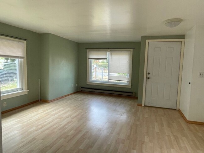 Building Photo - CHARMING 3 BEDROOM IN SEATTLE