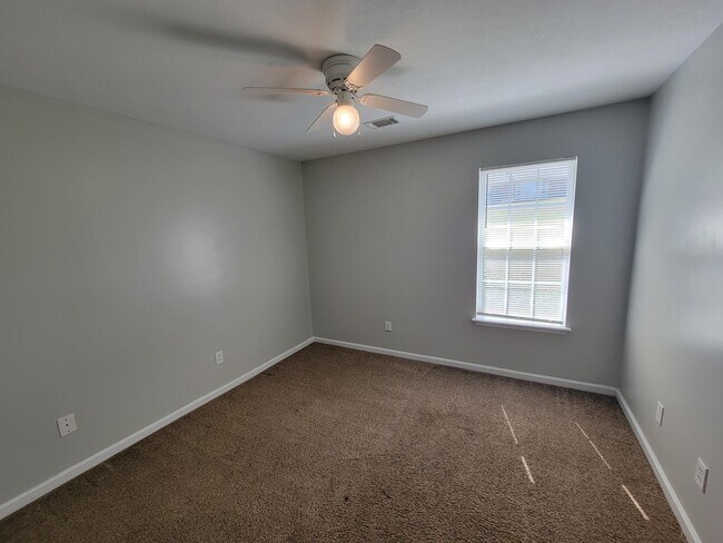Building Photo - 1500 Cedar Hill Trail