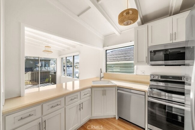 Building Photo - 170 McAulay Pl