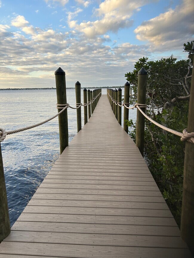 Building Photo - 2875 Palm Beach Blvd