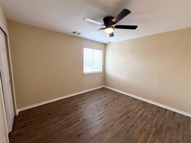 Building Photo - 2829 Deerfern Ln