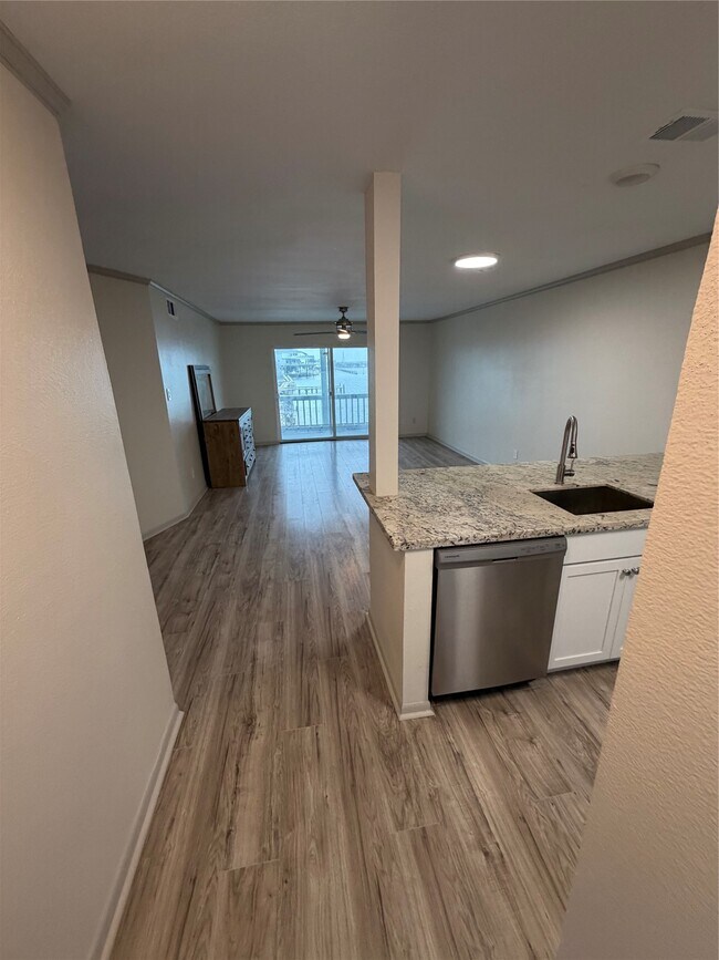 Building Photo - 500 Tiki Dr