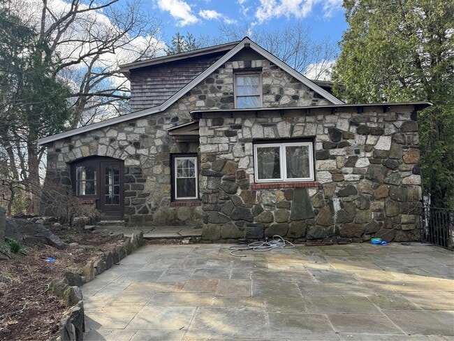 Building Photo - 2119 Maple Ave