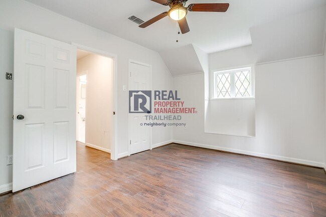 Building Photo - Spacious 3 bed 2 bath Monticello Duplex with Loft