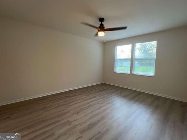 Building Photo - Act Fast on this Beautiful 4BR/2BA