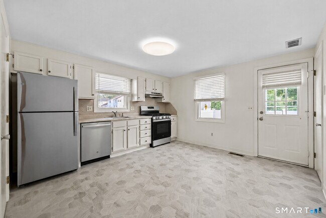 Building Photo - 8 Allspice Ln
