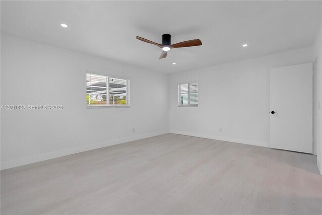 Building Photo - 9125 SE Karin St