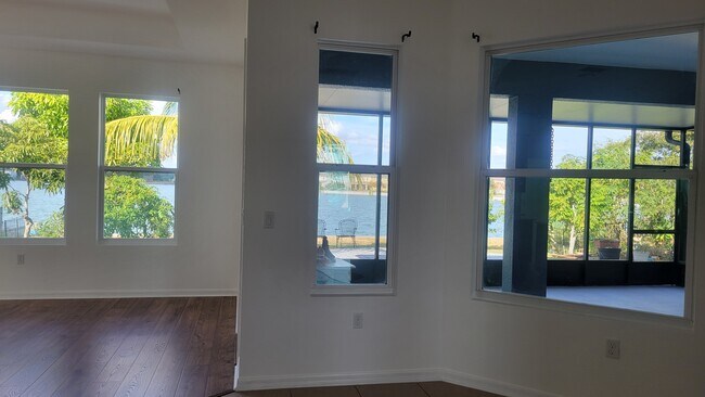 Building Photo - 563 Blue Cypress Dr