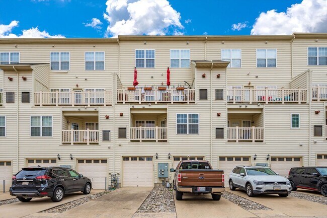 Building Photo - Desirable Two Level Condo For Lease - Not Pet Friendly