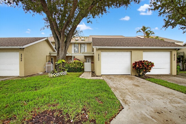 Primary Photo - 2703 Maplewood Dr