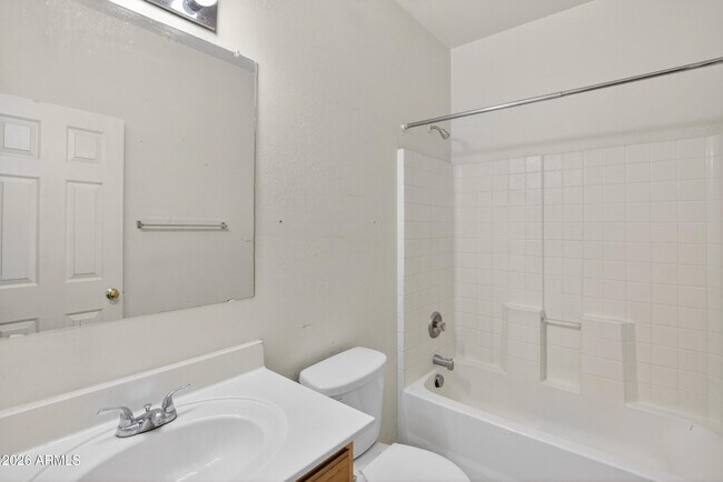 Building Photo - 1476 E Avenida Grande