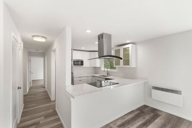 Building Photo - 211 3rd St S