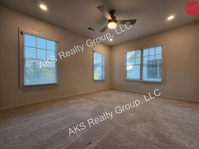 Building Photo - 1012 Windsor Dr