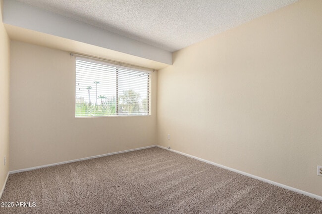 Building Photo - 2040 S Longmore