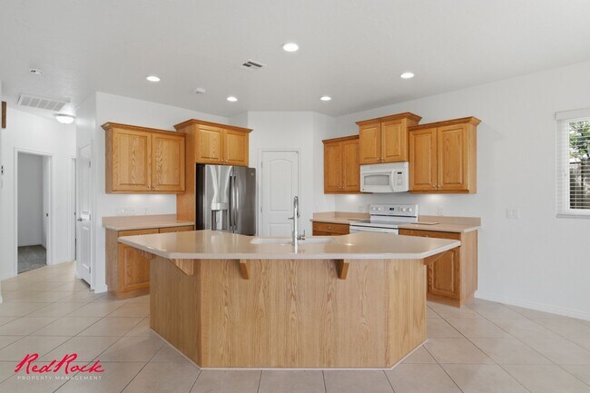 Building Photo - Gorgeous 3 Bedroom Home in SunRiver 55+ Community!