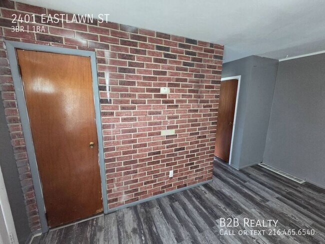 Building Photo - 2401 Eastlawn St