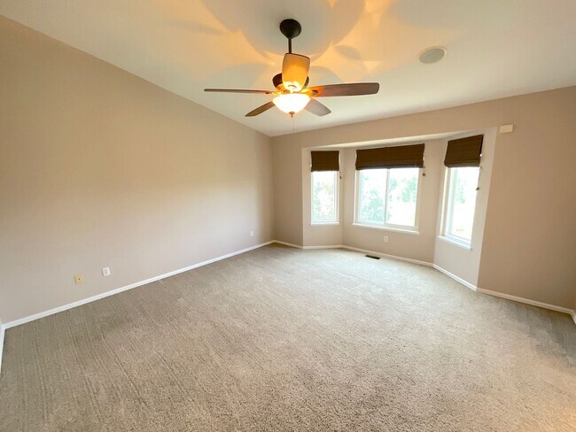 Building Photo - 4 Bedroom Home Available Near Constitution...