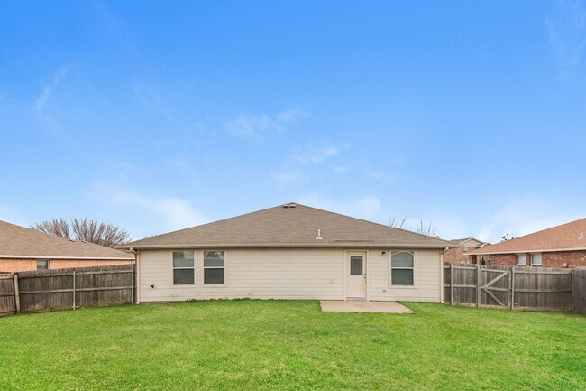 Building Photo - $1,850 4 Bed/2 Bath/2 Garage Ready for Move-in Home in Woodland Creek