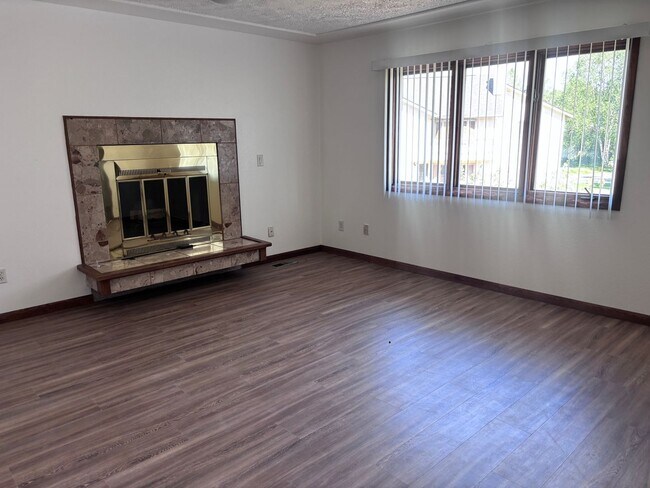 Building Photo - Newly Updated 4 Bedroom East Anchorage Home!