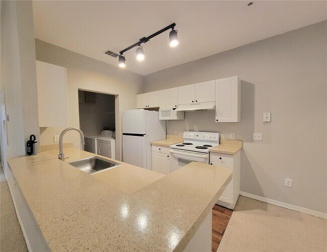 Building Photo - 844 Grand Regency Pointe