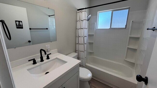 Building Photo - 3813 El Conlon Ave