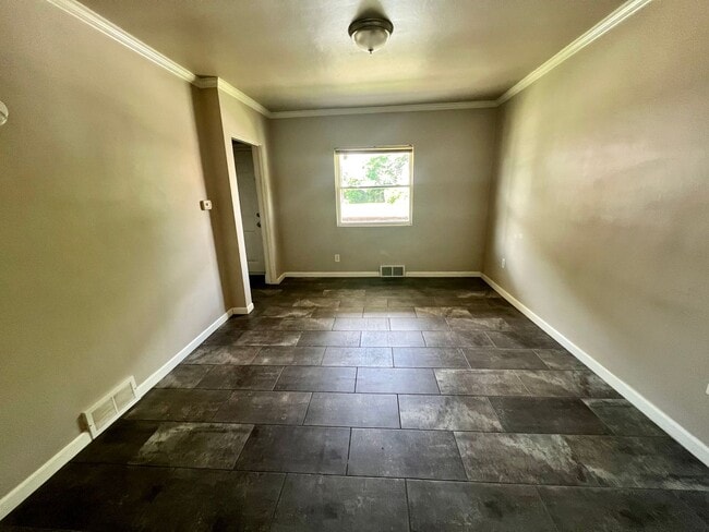 Building Photo - 146 Maplewood Ave