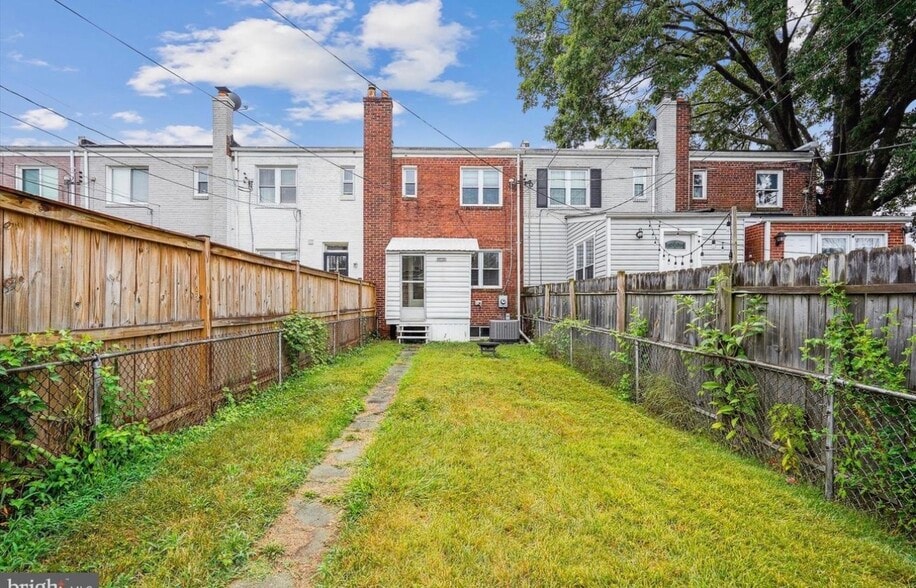 Back yard - 104 Lynhaven Dr
