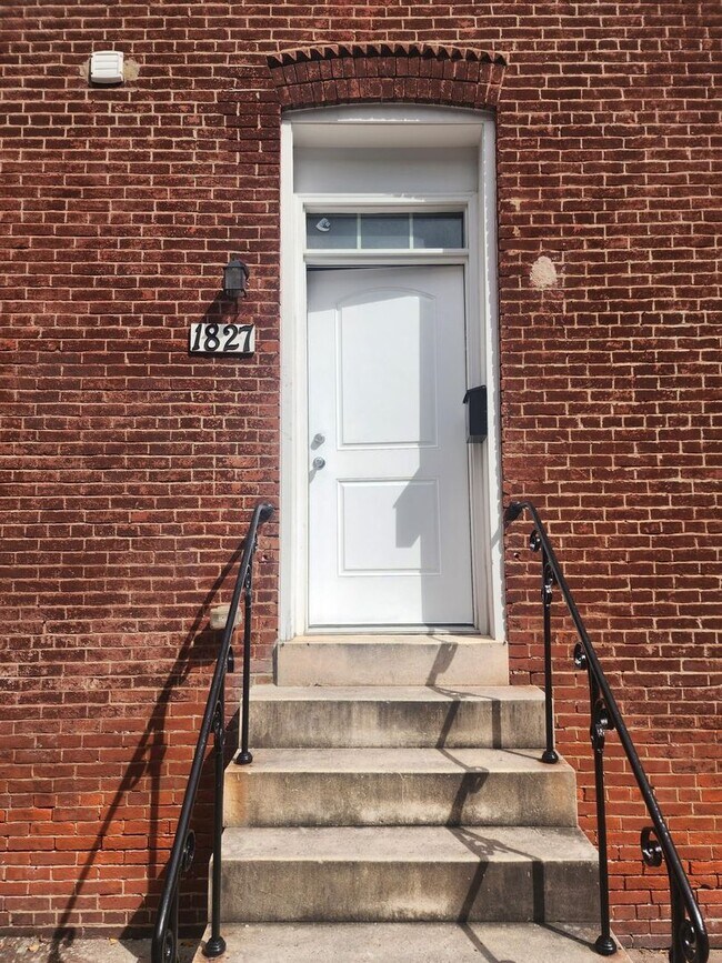 Building Photo - Beautiful Home in West baltimore