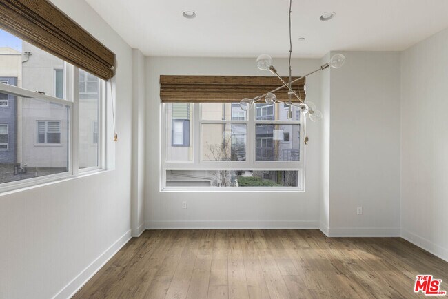 Building Photo - 2753 Waverly Dr