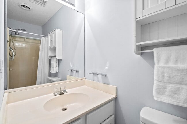 Building Photo - Fully Furnished W/ All Utilities Included!...