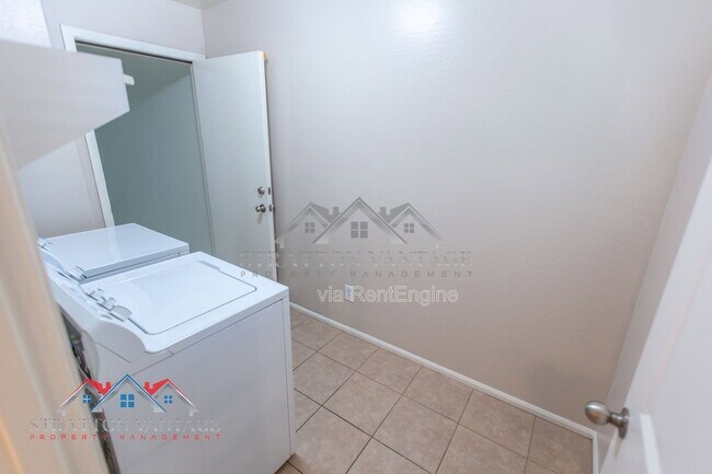 Building Photo - 2218 N 77th Dr