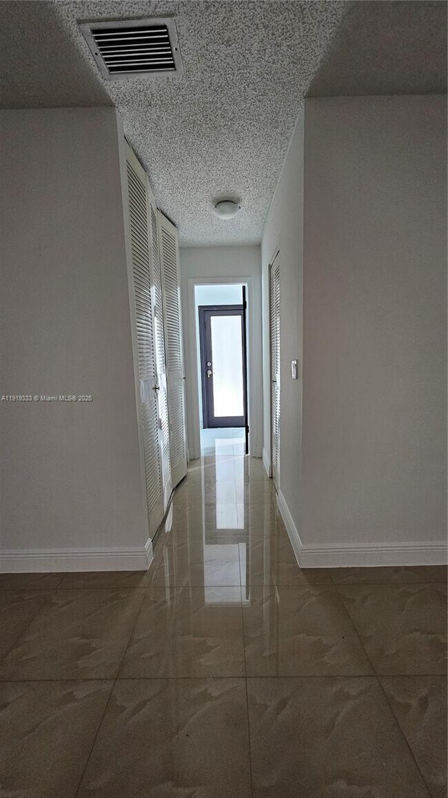 Building Photo - 8004 SW 29th St