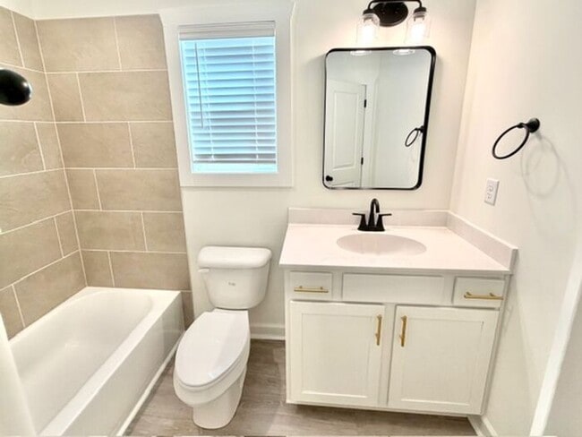 Building Photo - OPEN HOUSE! Now Leasing Brand New Townhomes In Olive Branch, Two Car Garage, Gated Community. Now...