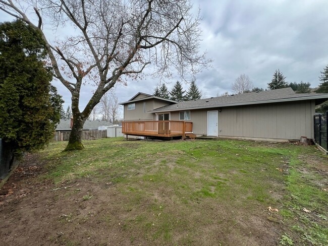 Building Photo - 1475 SW Orchard Ave