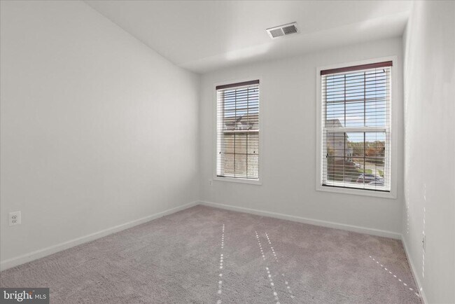 Building Photo - 42824 Edgegrove Heights Terrace