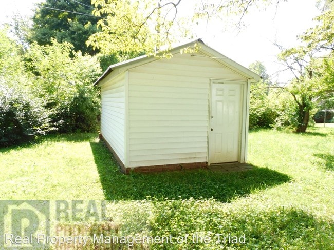 Building Photo - 3 br, 1 bath House - 2512 Yanceyville Street