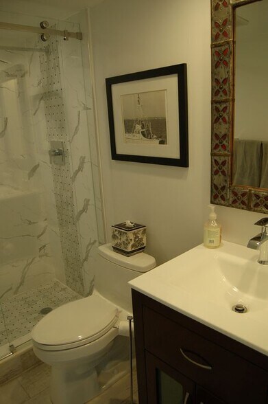 Building Photo - 575 Oaks Ln