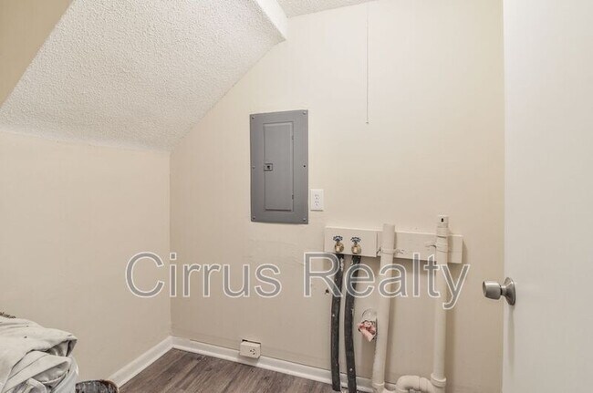 Building Photo - 753 28th St