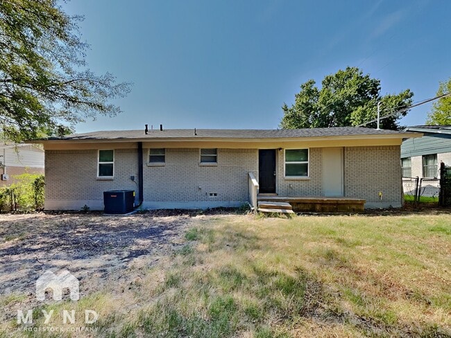 Building Photo - 1309 E Anthony St