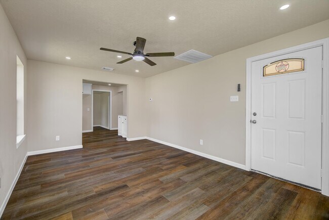 Building Photo - 1118 Cypress St