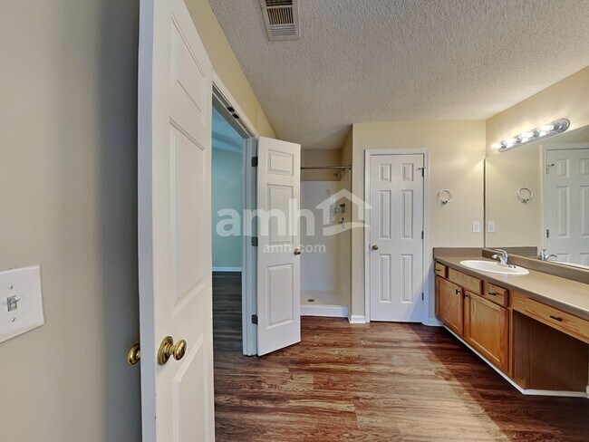 Building Photo - 3202 Davenport Park Ln