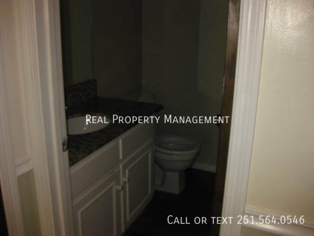 Building Photo - 959 Dickenson Ave