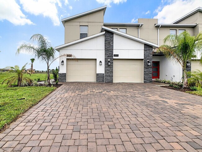 Building Photo - 1520 Oasis Club Blvd